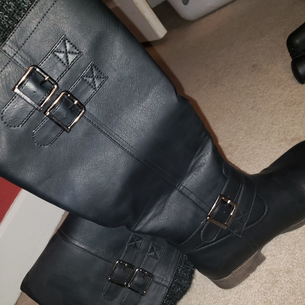 High 'sweater' black boots